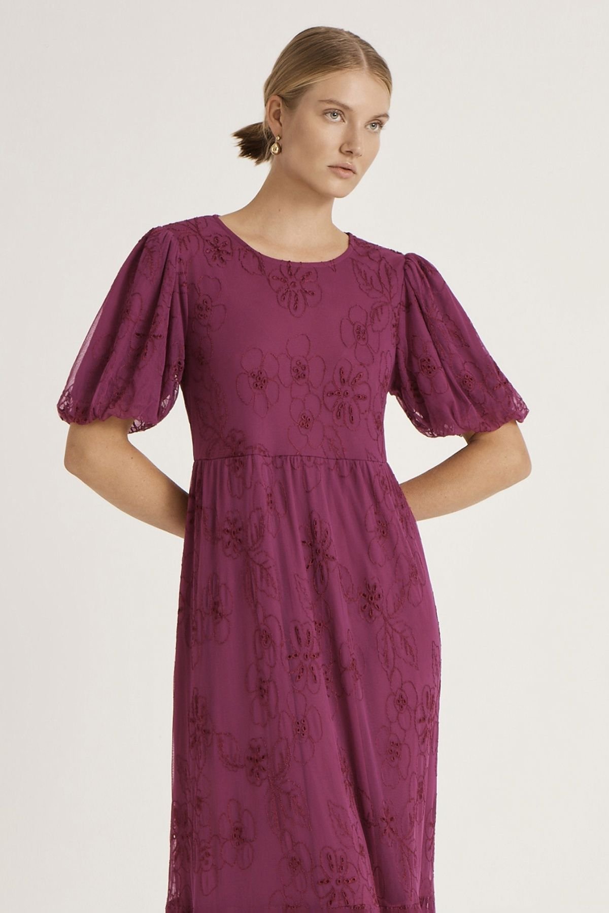 Finery London Finery London Women's Yasmine Floral Mesh Tiered Midi Dress in Aubergine - 4