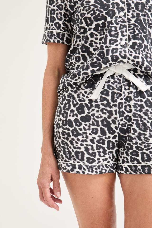 Pretty You London Pretty You London Women's Bamboo Shirt & Short Set - 2