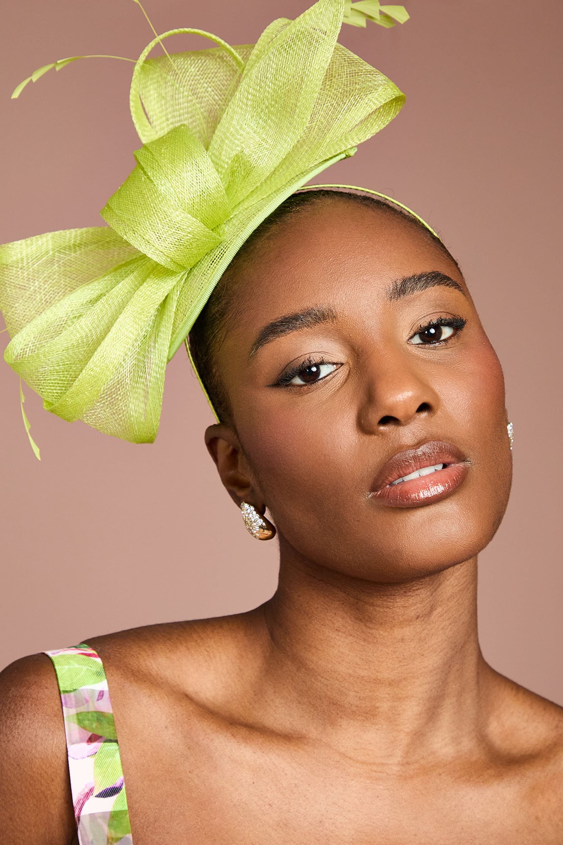Coast Coast Women's Bow & Feather Fascinator in Lime
