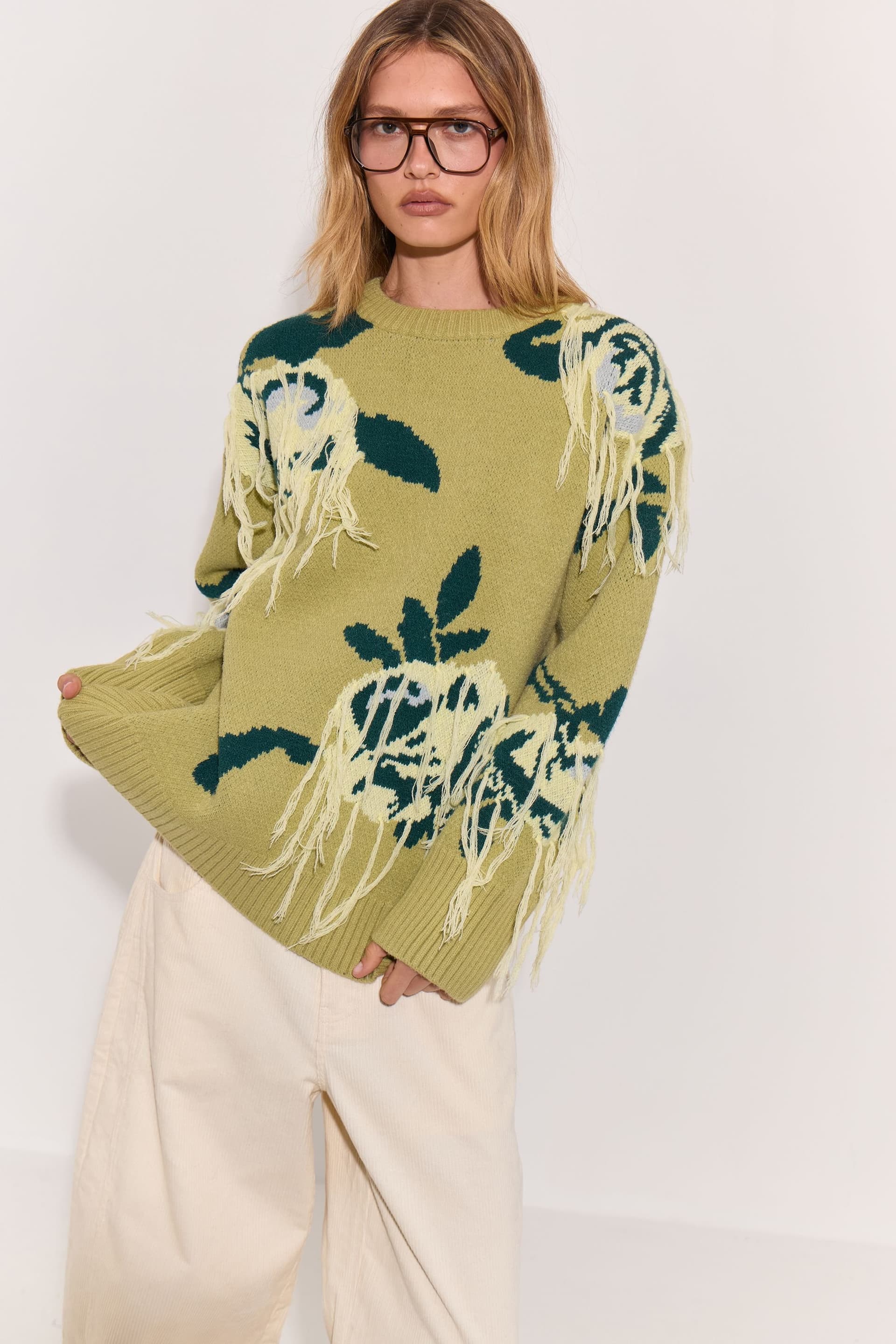 Warehouse Warehouse Women's Bold Floral Tassel Relaxed Knit in Green