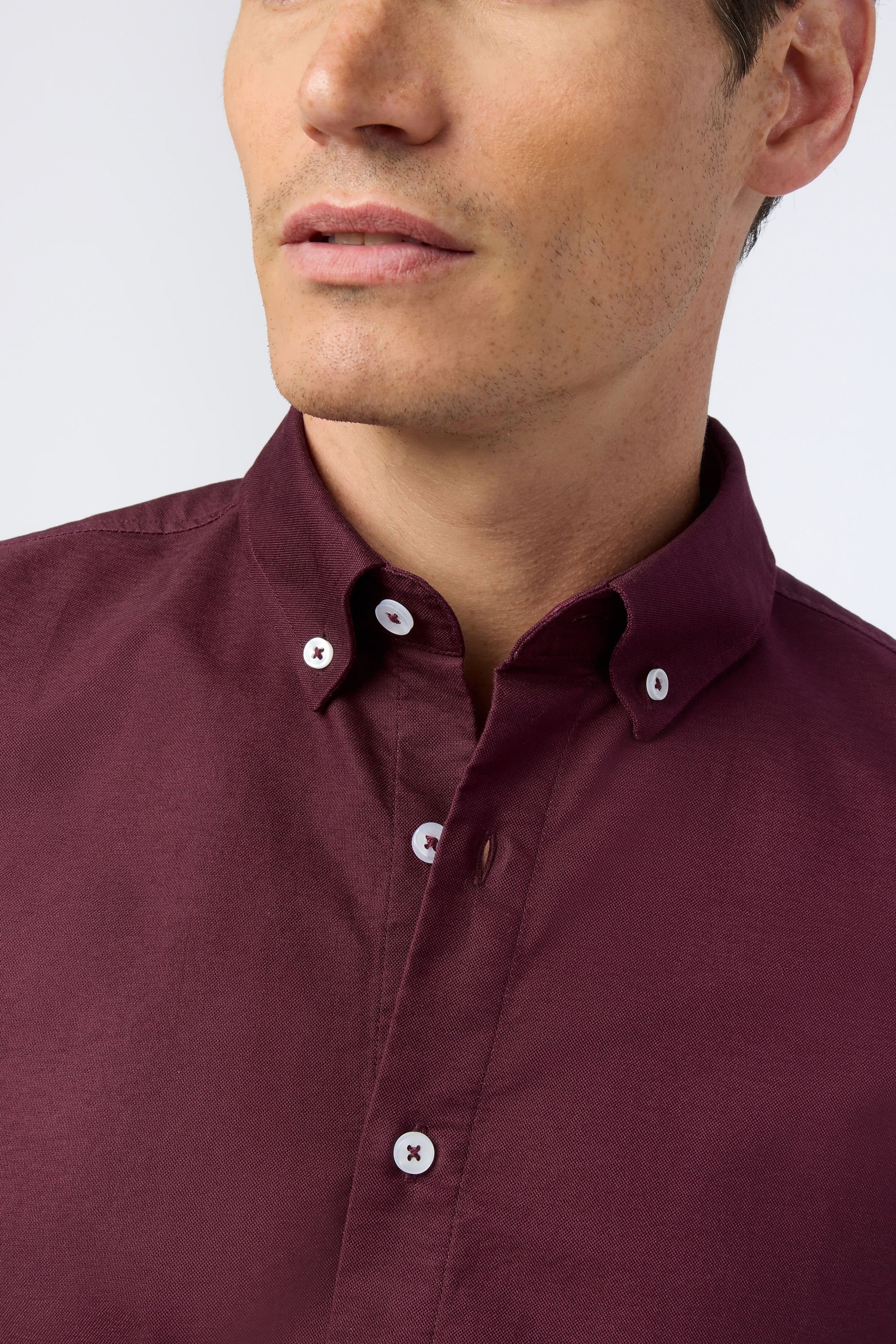 Melka Melka Men's Oxford Shirt in Red - 2
