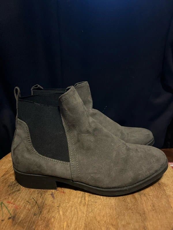 New Look New Look Grey Suede Chelsea Boots – Women’s Size UK 6 (SH)