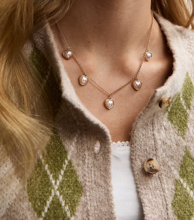 New Look Gold Tone Mini Puff Heart Faux Pearl Charm Necklace New Look - 2