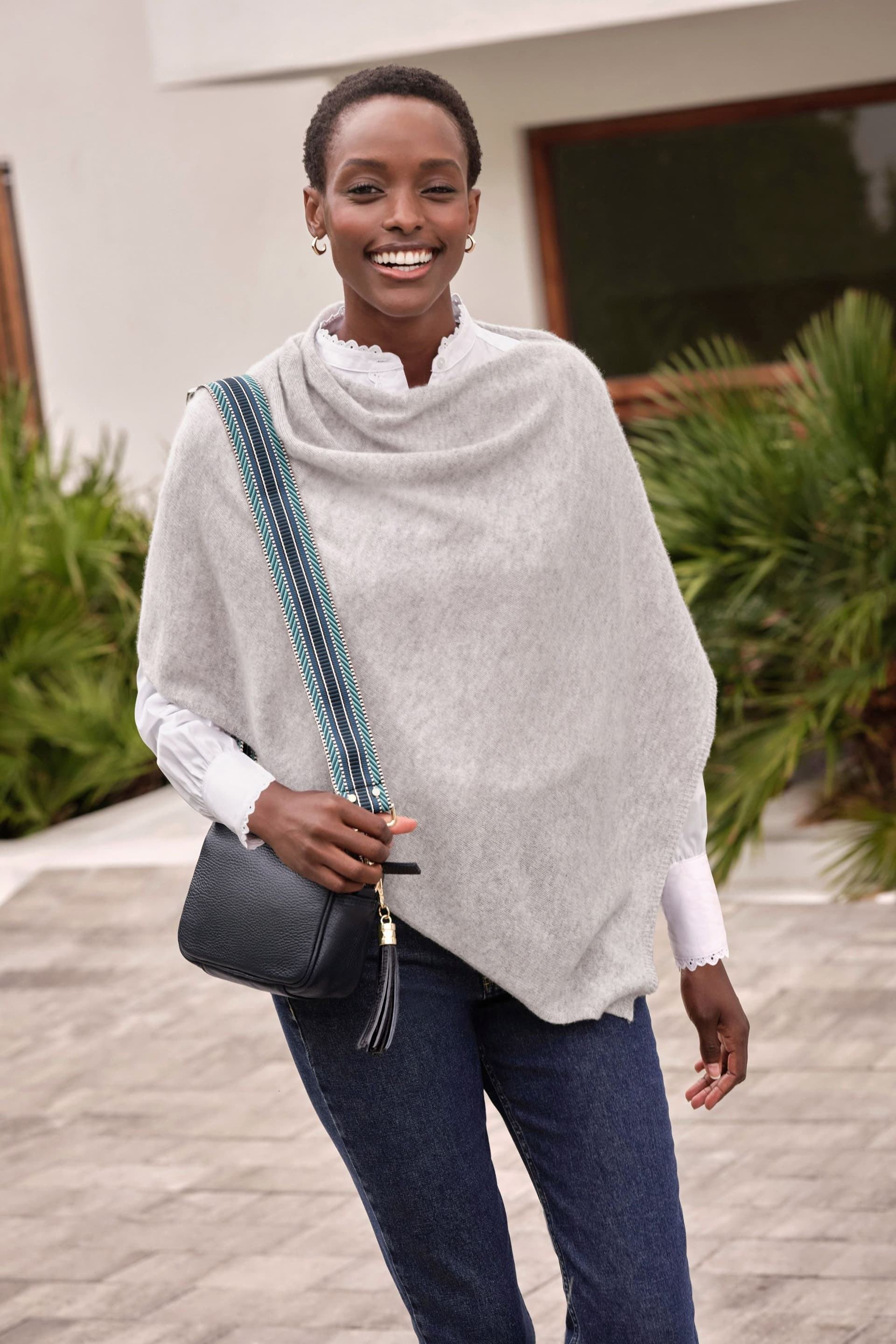 Pure Collection Pure Collection Women's Cashmere Gassato Poncho in Pale Grey