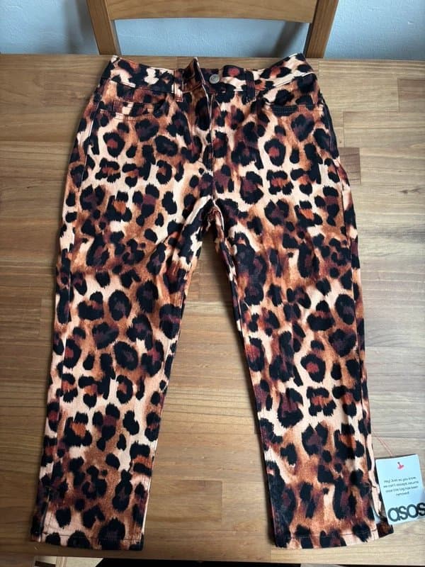 ASOS Leopard print denim capris ASOS size 8