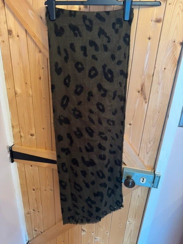 New Look Khaki leopard print scarf