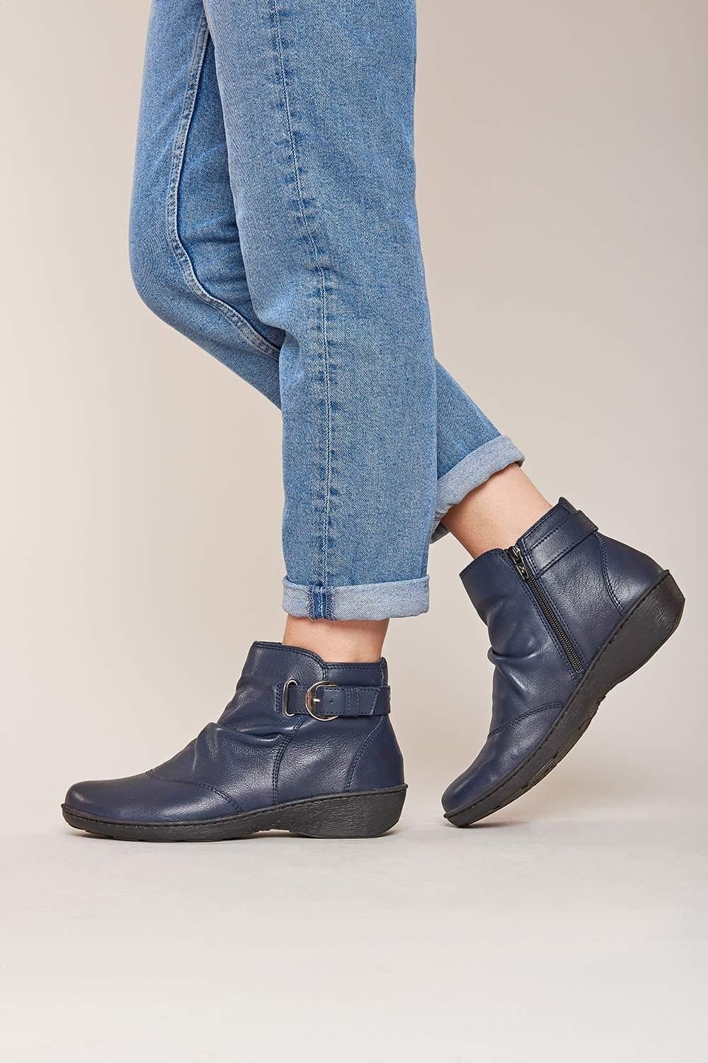 Moshulu Moshulu Women's 'Bourbon 2' Slouchy Leather Ankle Boots in Navy - 1
