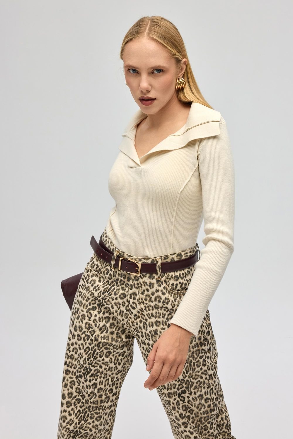 MAI STUDIOS CO. MAI STUDIOS CO. Women's Inari Polo Collar Sweater in Beige - 4