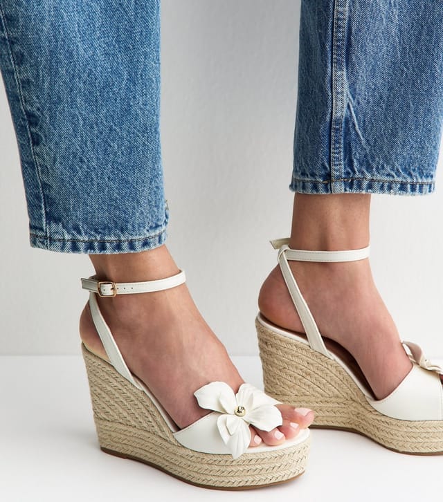 New Look Women's Off White Faux Leather Flower Wedge Sandals Vegan New Look - 2