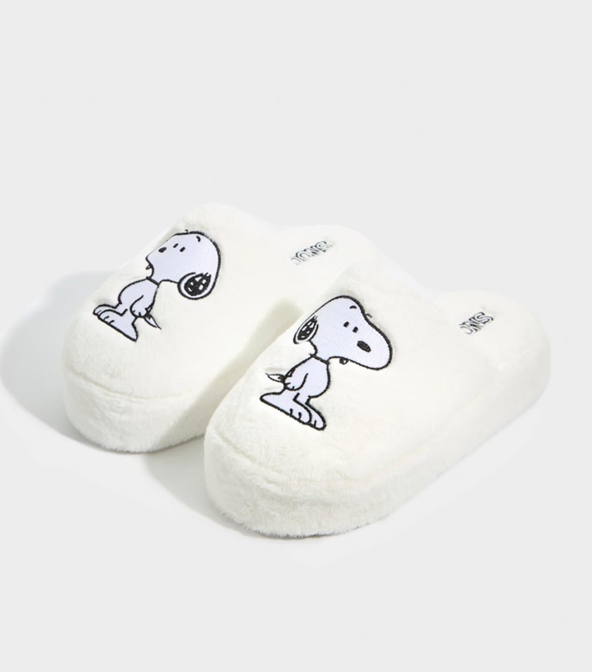 Skinnydip Women's White Embroidered Snoopy Slippers Skinnydip New Look