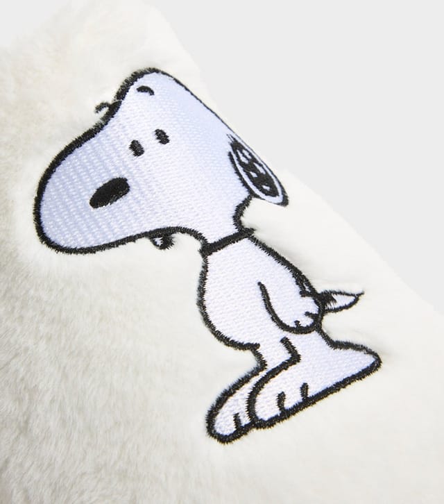 Skinnydip Women's White Embroidered Snoopy Slippers Skinnydip New Look - 3
