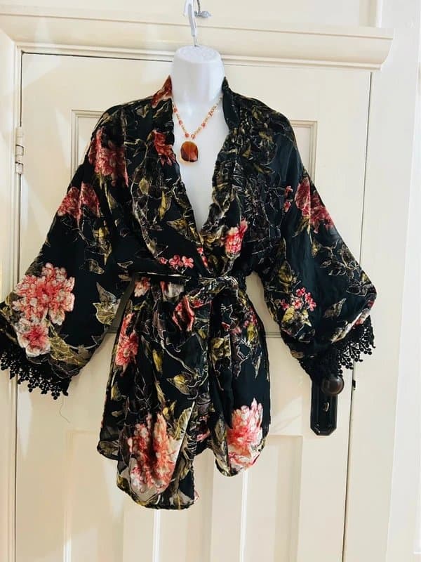 Bershka Floral velvet lease kimono wedding special occasion holiday party evening small