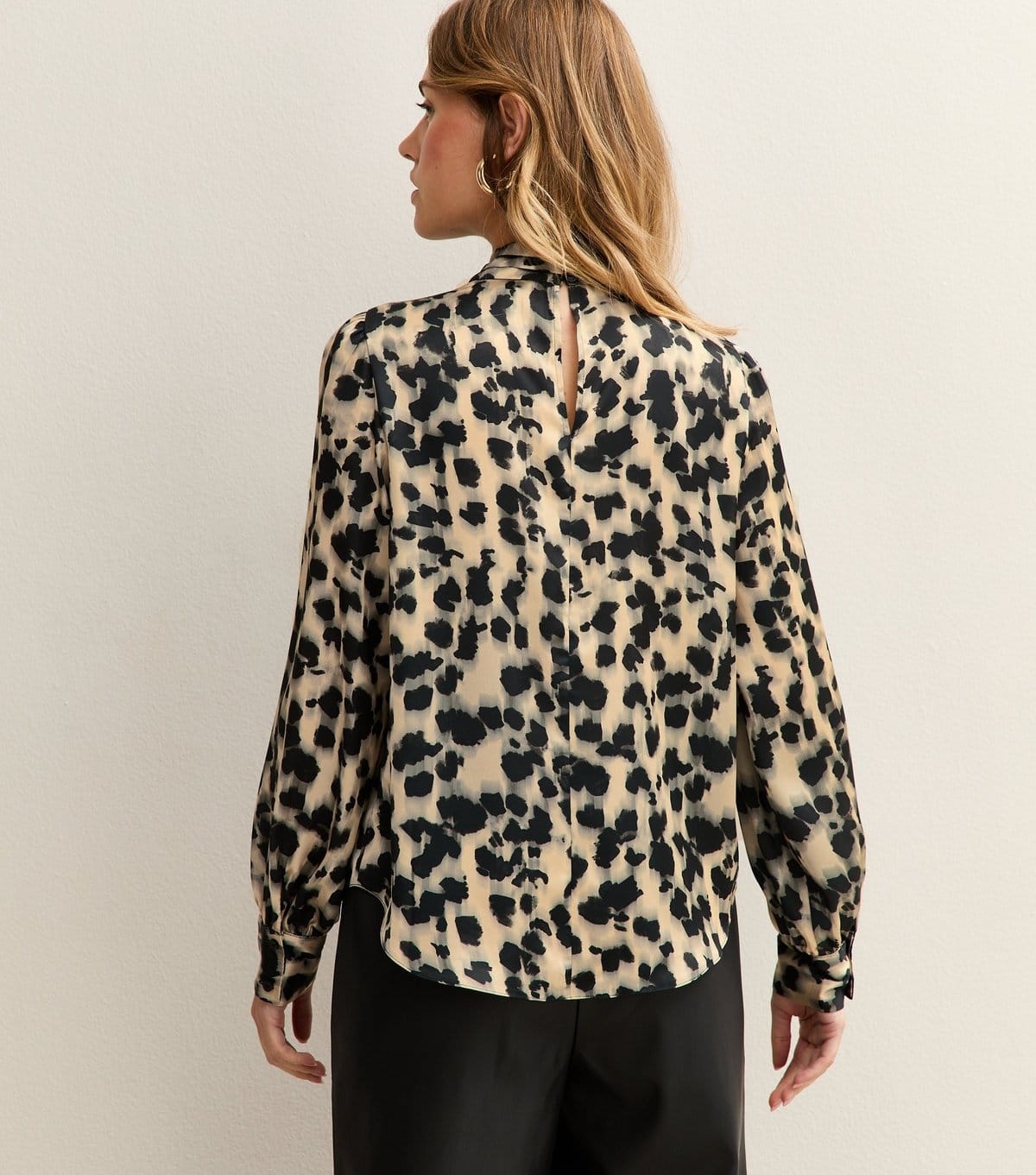 New Look Women's White Abstract Print Twist Neck Long Sleeve Blouse New Look - 4