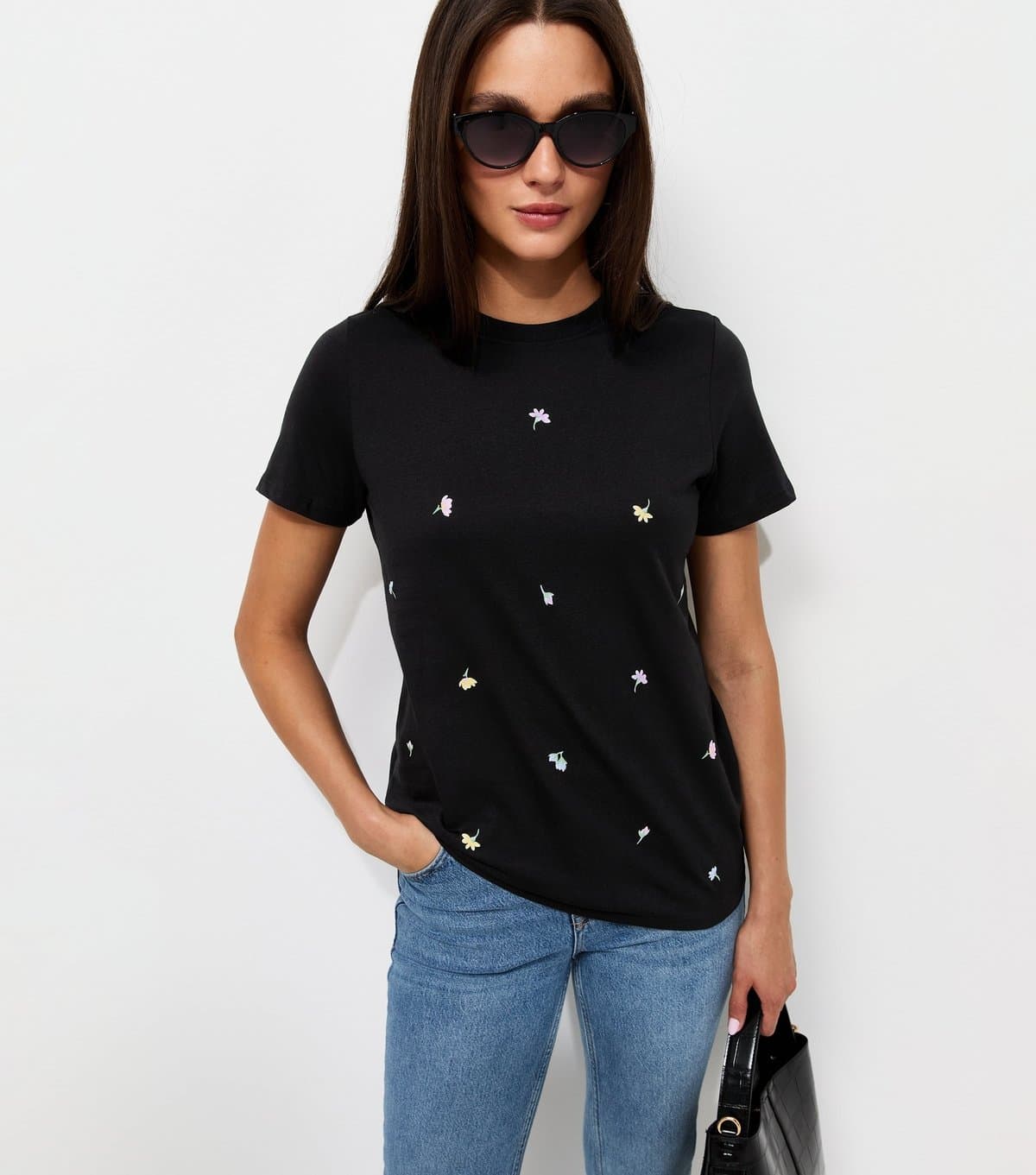 New Look Women's Black Flower Bud Print Relaxed T-Shirt New Look