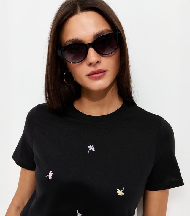 New Look Women's Black Flower Bud Print Relaxed T-Shirt New Look - 2