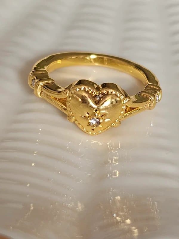 Wolf & Badger Wolf & Badger 18ct Gold Plated Vintage Heart Ring | Crystal Detail | Size S