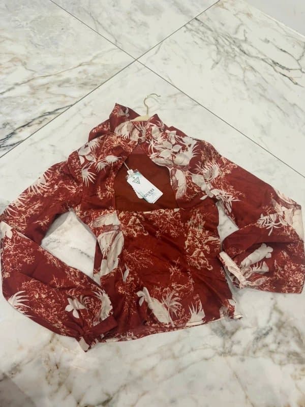 Guess #Guess Red Satin Floral Long Sleeve blouse– XS – New with Tags