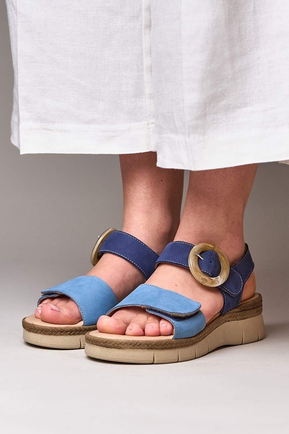 Moshulu Moshulu Women's 'Penhale' Two-toned flexible sandals in Indigo