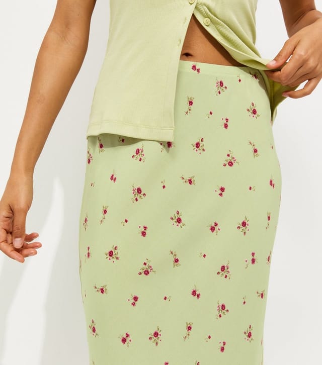 New Look Women's Petite Green Ditsy Floral Print Bias Cut Midi Skirt New Look - 2
