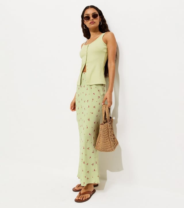 New Look Women's Petite Green Ditsy Floral Print Bias Cut Midi Skirt New Look - 3