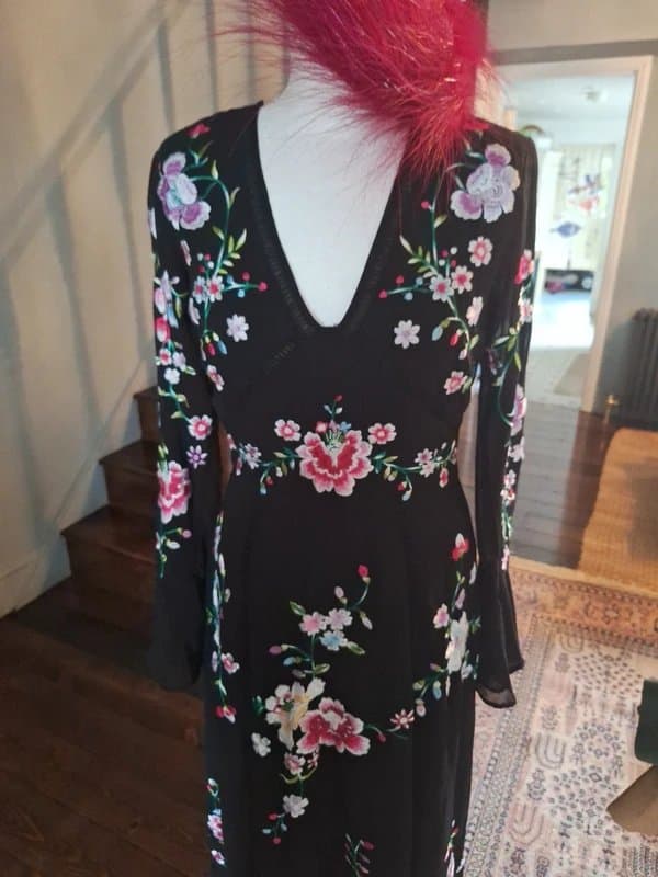 ASOS Absolutely stunning embroidered dress, soo romantic! Size 6