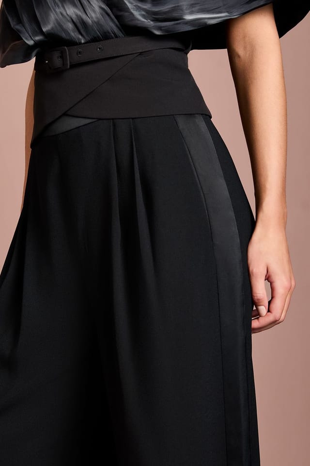 Coast Coast Women's Pleated Crepe Trousers in Black - 2