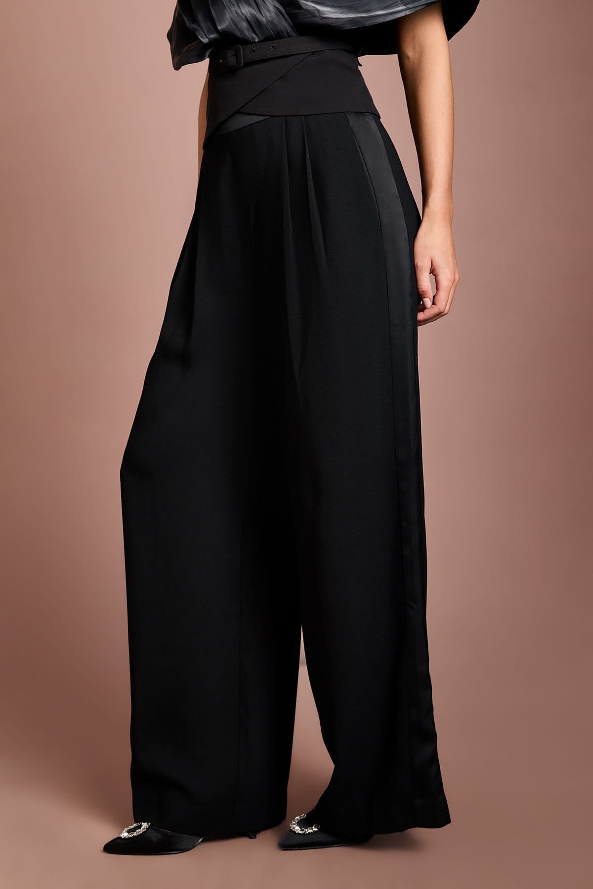 Coast Coast Women's Pleated Crepe Trousers in Black - 4