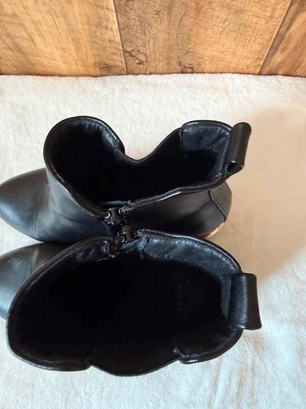 New Look New Look Black Gold Trim Chelsea Ankle Boots UK 3