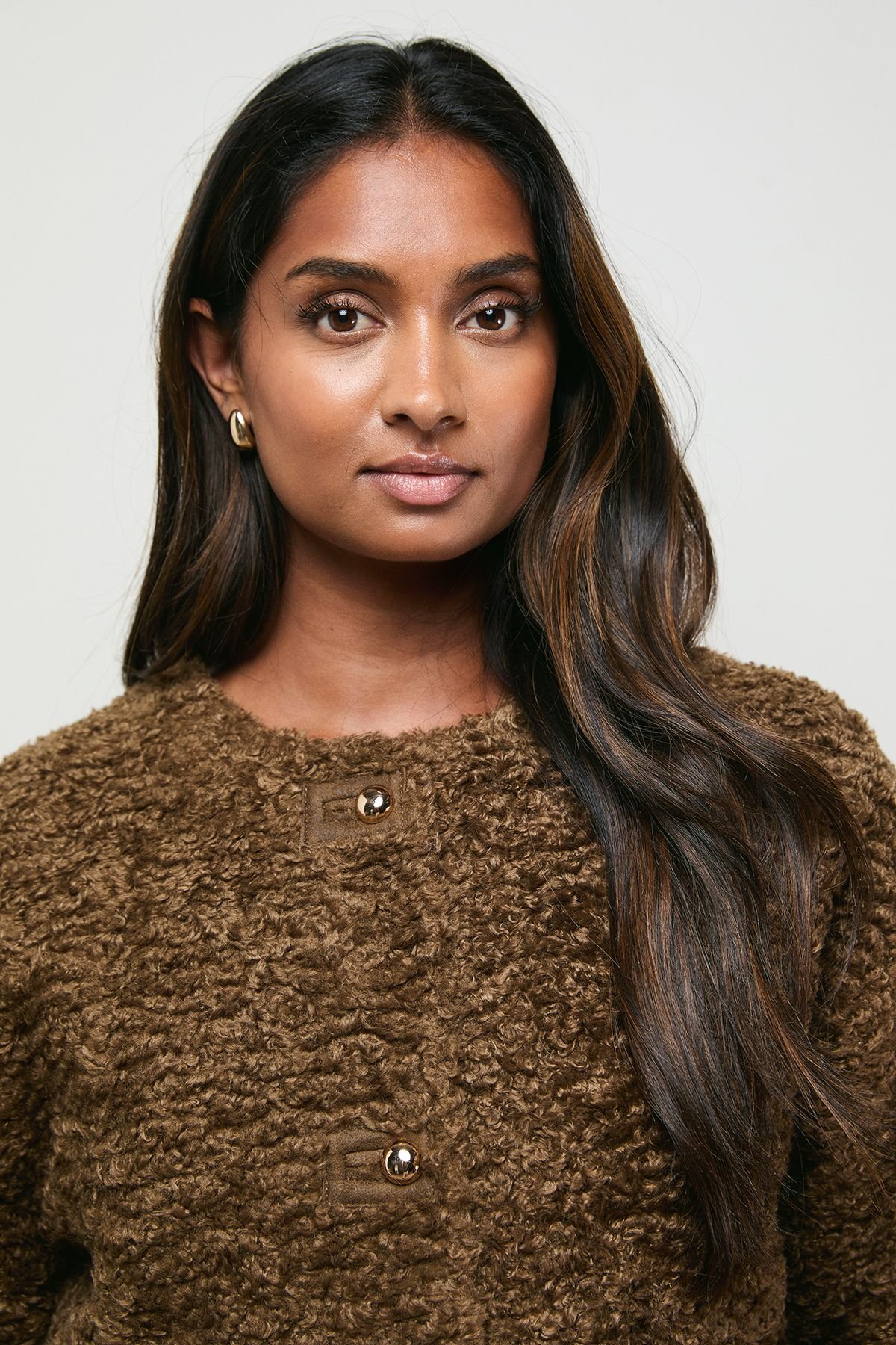 Oasis Oasis Women's Faux Fur Brown Short Coat in Chocolate - 4