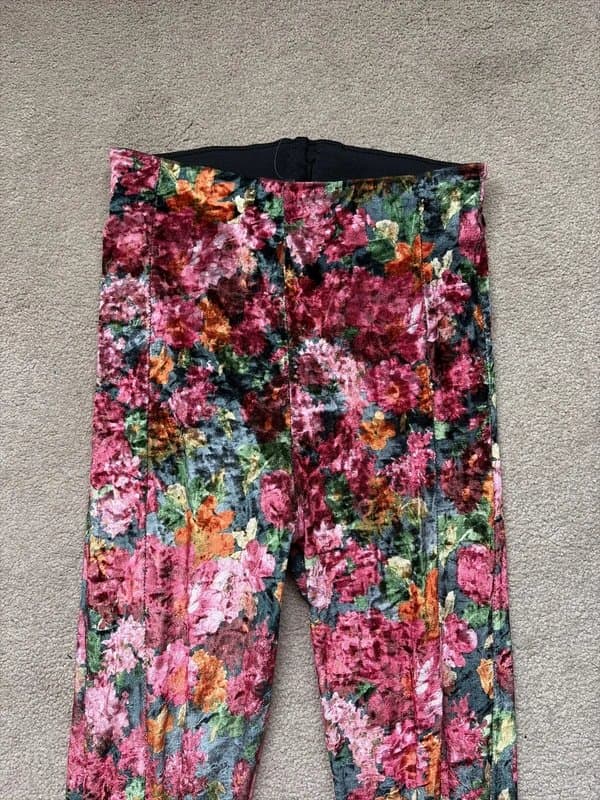Bershka Bershka women’s velvet pattered leggings size small