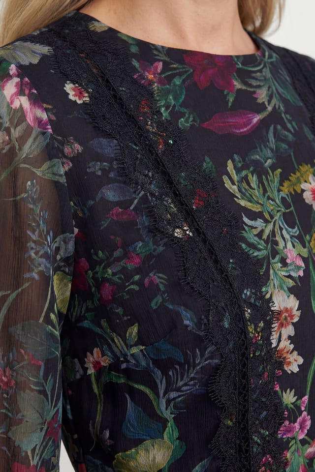 Oasis Oasis Women's Yoryu Chiffon Printed High Neck Maxi Dress in Purple - 2