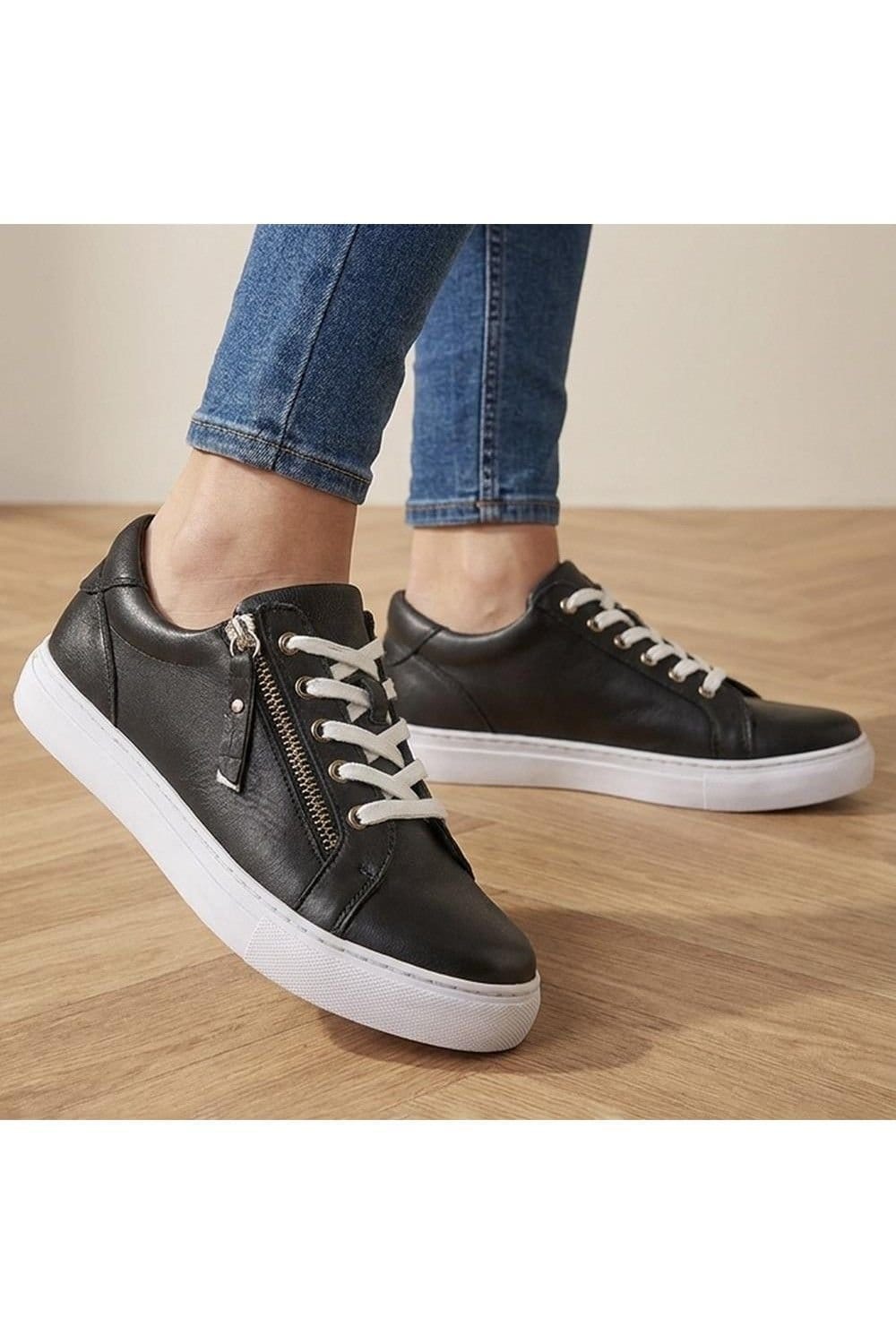 Jones Bootmaker Jones Bootmaker Women's Padova2 Leather Lace-Up Trainers in Black - 4