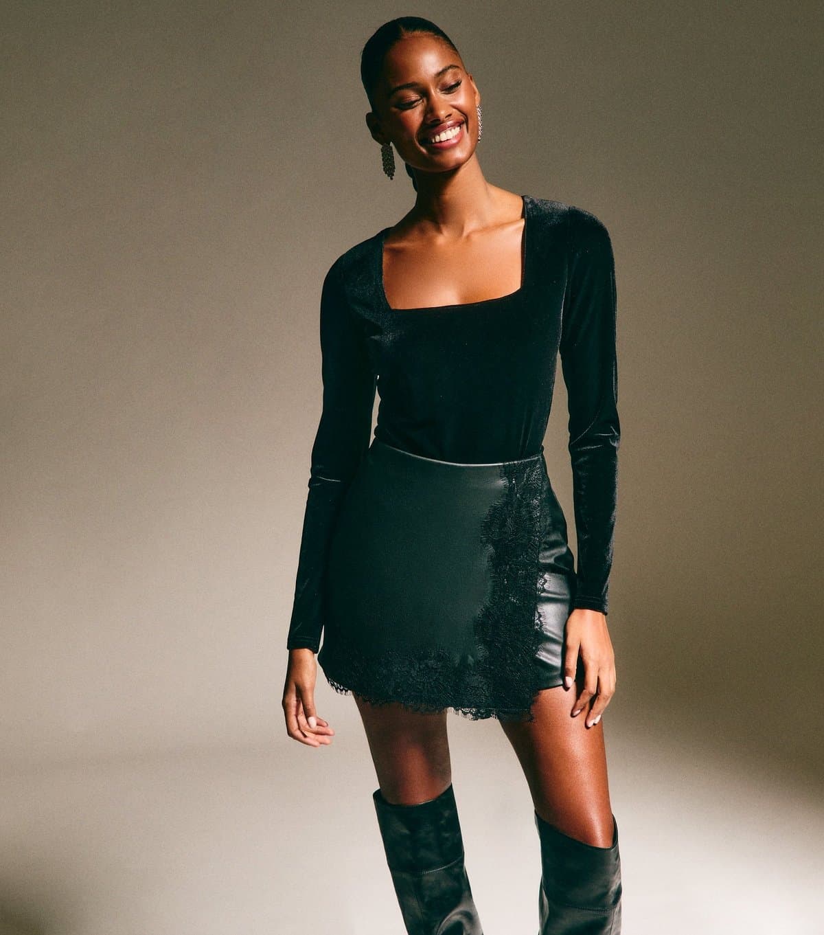 New Look New Look Black Velvet Square Neck Bodysuit