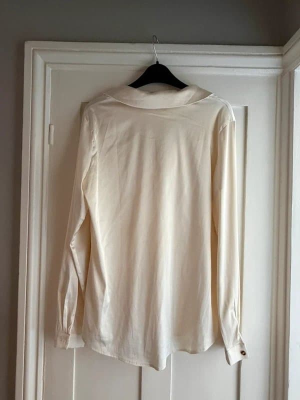 Never Fully Dressed Never Fully Dressed cream blouse size S