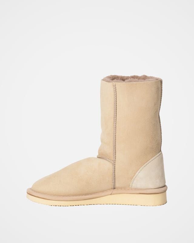 Celtic & Co Celtic & Co Women's Shearling House Boots in Cream - 2