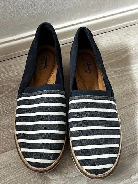 Clarks Clarks striped slip on shoes size UK 5 navy comfort casual