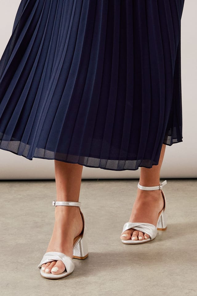 Wallis Wallis Women's Wide Fit Sophia Soft Twist Low Block Heel Sandals in Silver - 2