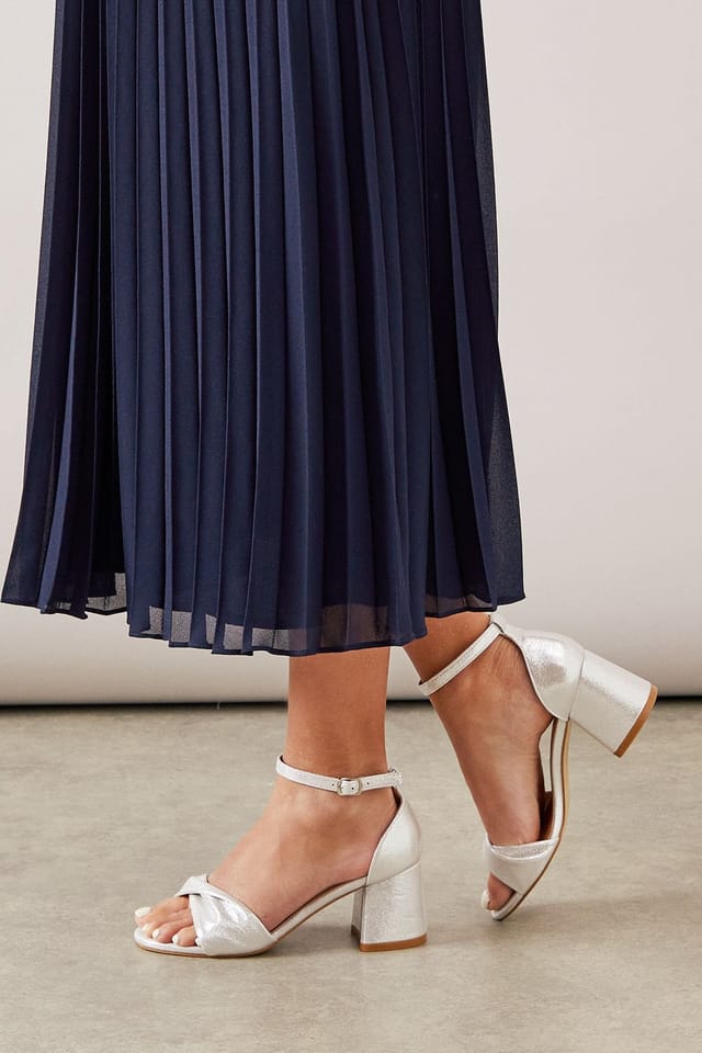 Wallis Wallis Women's Wide Fit Sophia Soft Twist Low Block Heel Sandals in Silver - 3