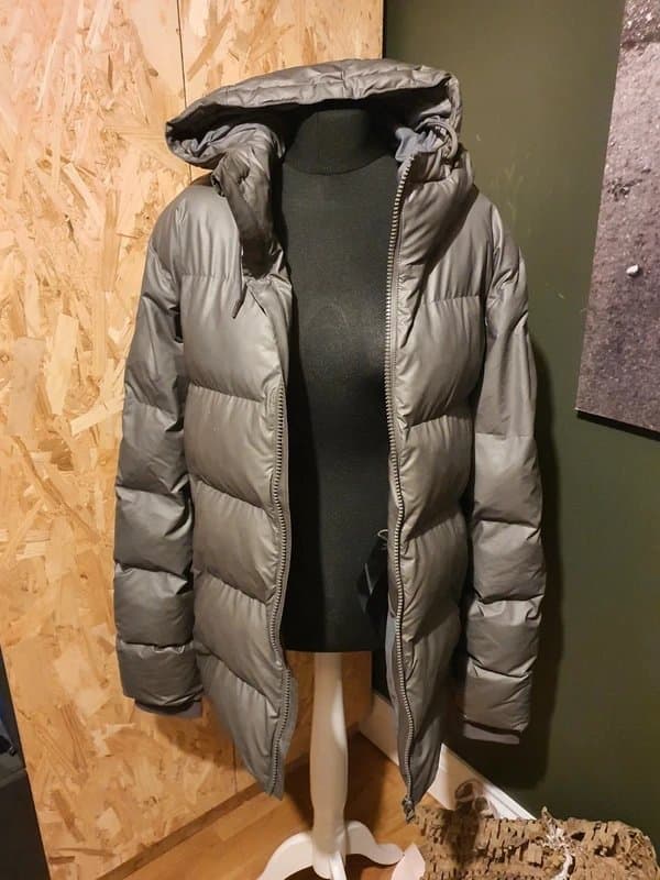 Rains Men's RAINS Puffer Coat size Large/ XL