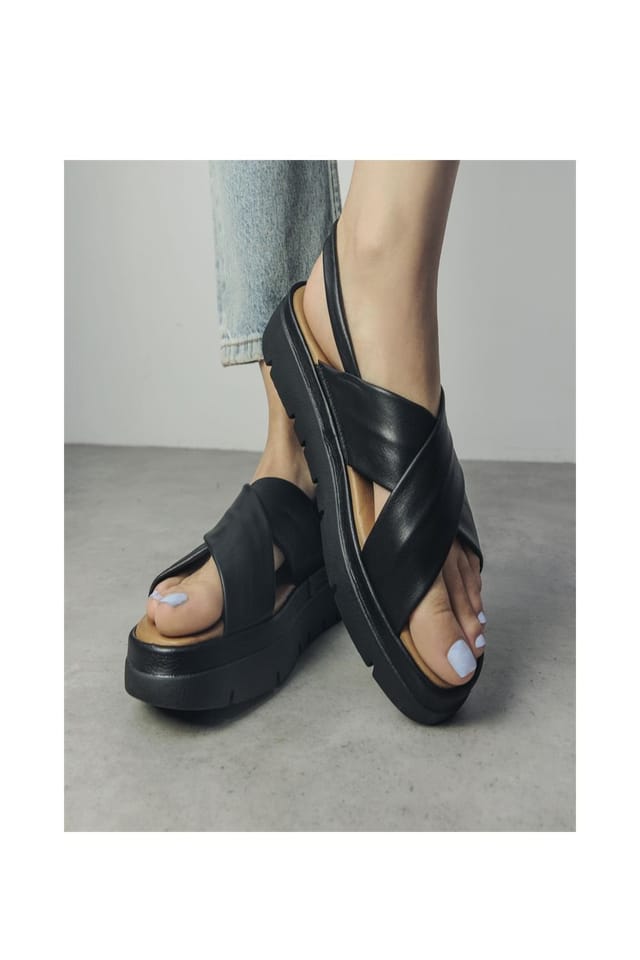Moda in Pelle Moda In Pelle Women's 'Nettina' Leather Flatforms in Black - 2