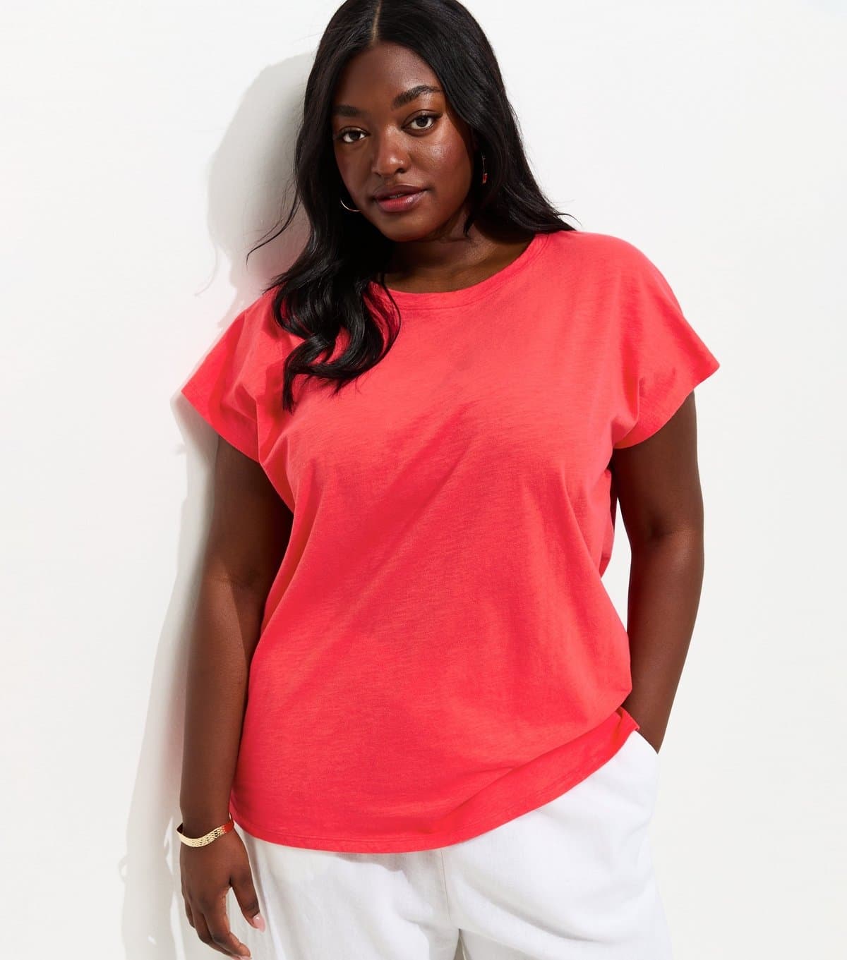 New Look Women's Plus Size Bright Red Curved Hem T-Shirt Curves New Look