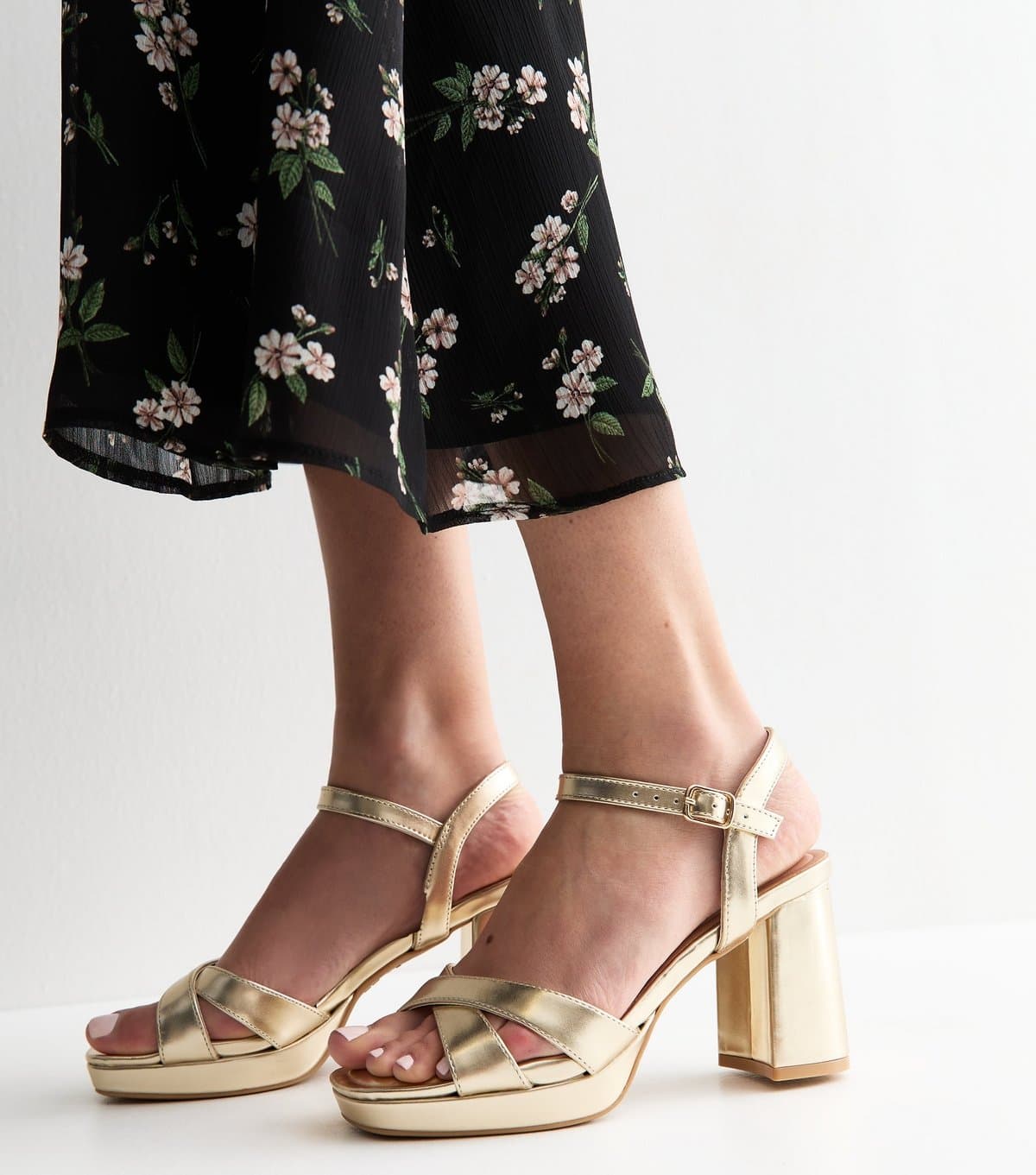 New Look Women's Gold Platform Heel Sandals Vegan New Look