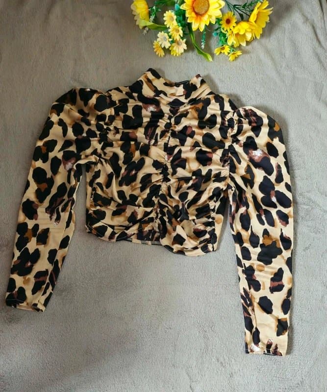PrettyLittleThing PrettyLittleThing Leopard Print Ruched Crop Top UK 8🖤🤎
