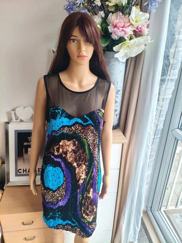 The Unbranded Brand stunning dress mesh neckline😍effect WOW unique pattern elastic size M excellent condition