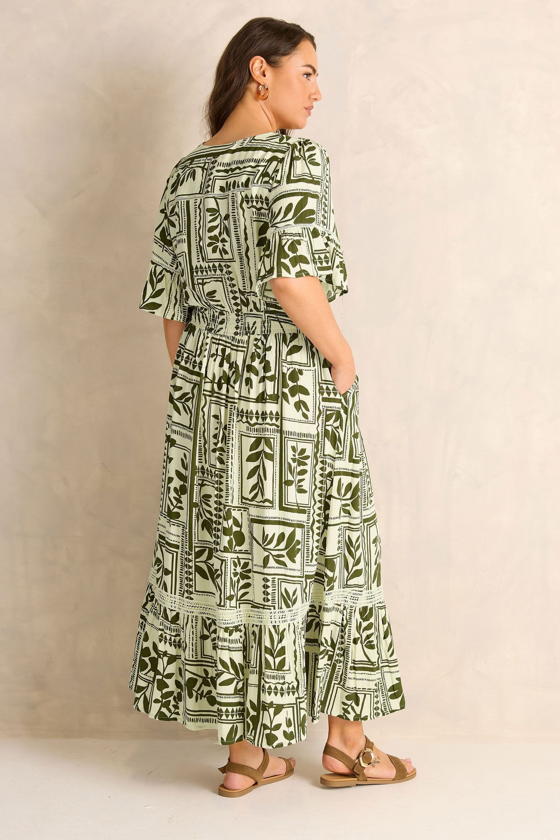 Evans Evans Women's Leaf Print Button Through Maxi Dress in Green - 4