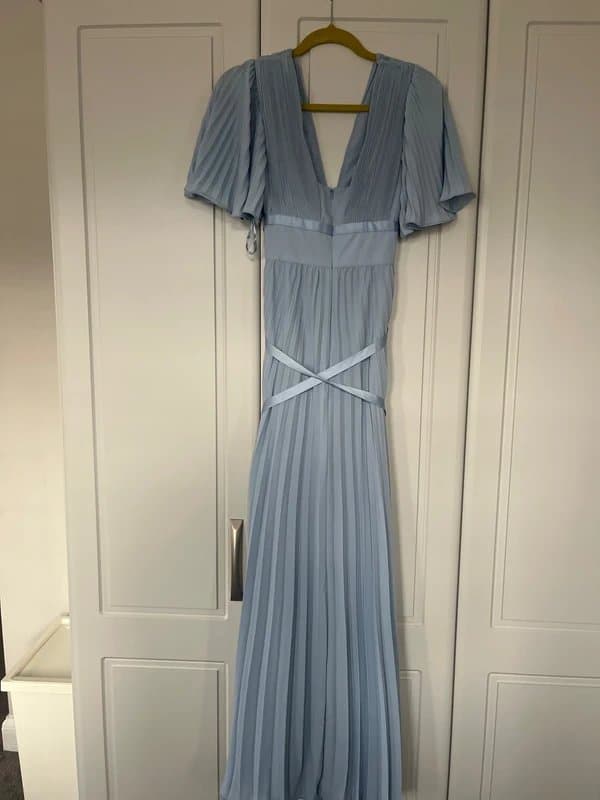 ASOS Asos Women’s Prom Chiffon Dress - never worn Uk size 8 #promdresses #weddingseason