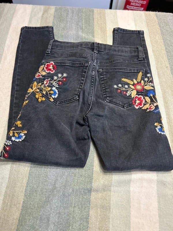 Topshop Topshop Embroidered Denim Black Jeans Size 26/30