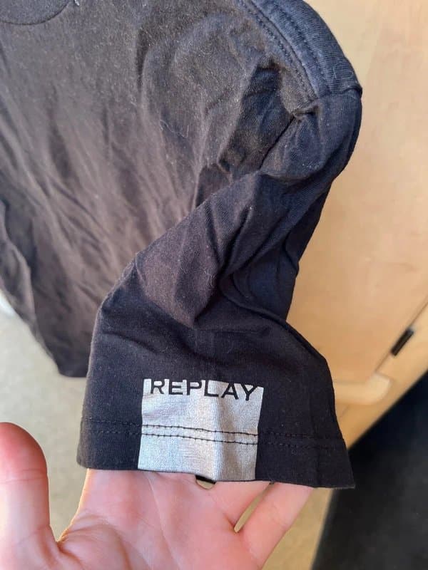 Replay men’s black replay tshirt