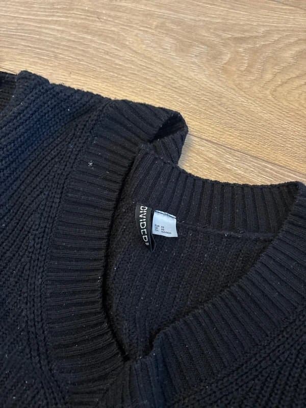 H&M Divided V Neck Jumper