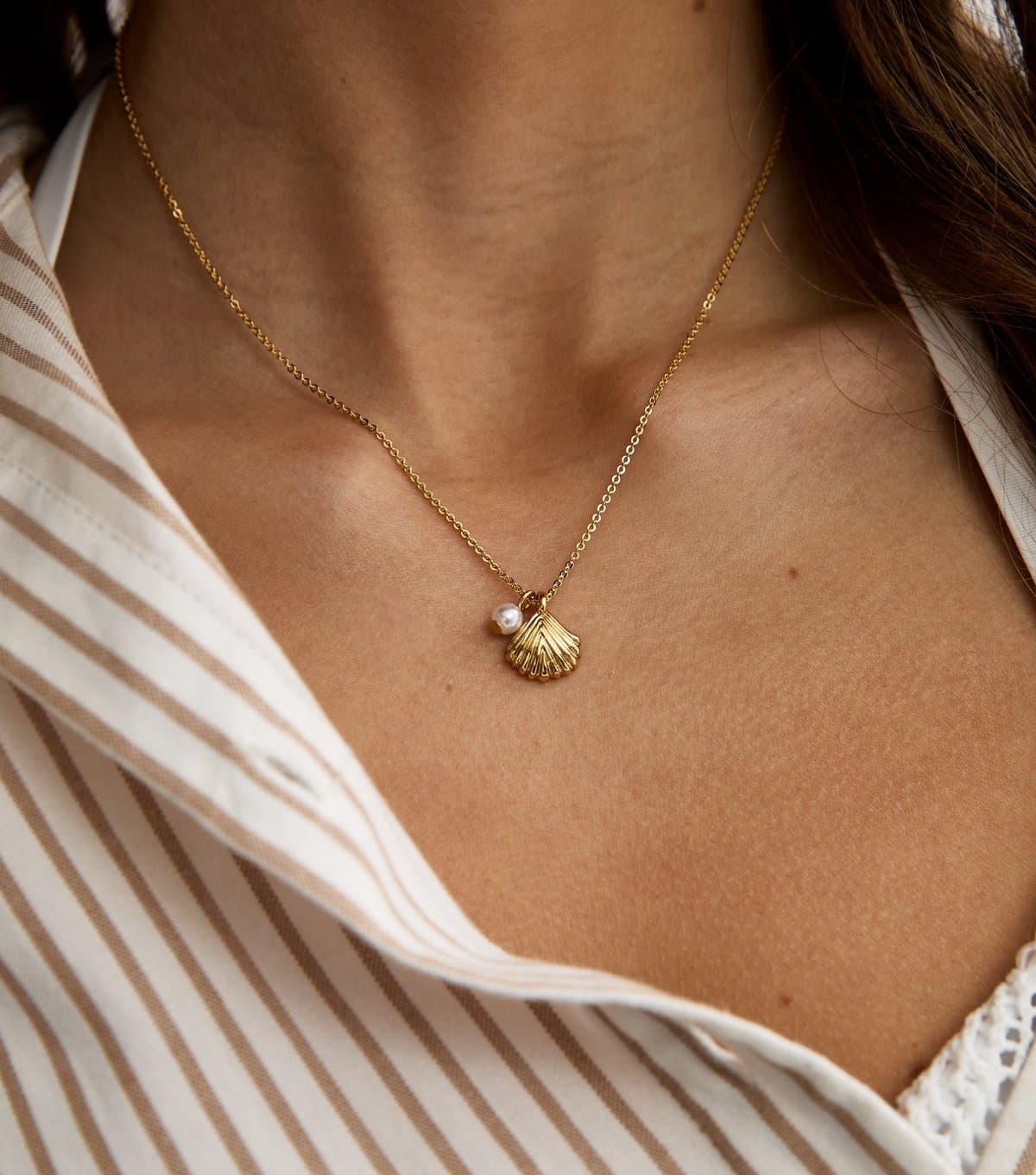 New Look 18ct Gold Plated Shell Pendant Necklace New Look